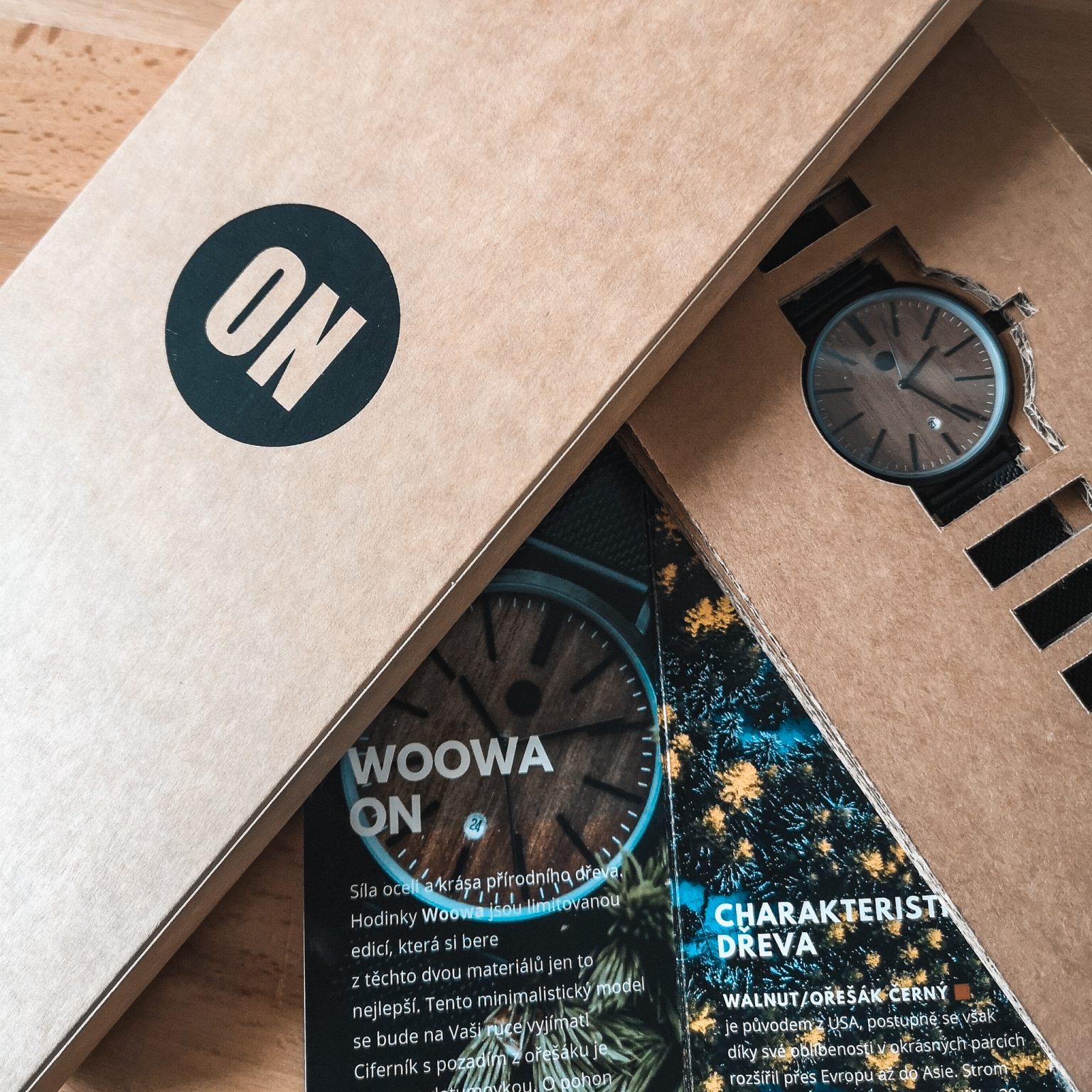 Ukázka dárkového balení dřevěných hodinek